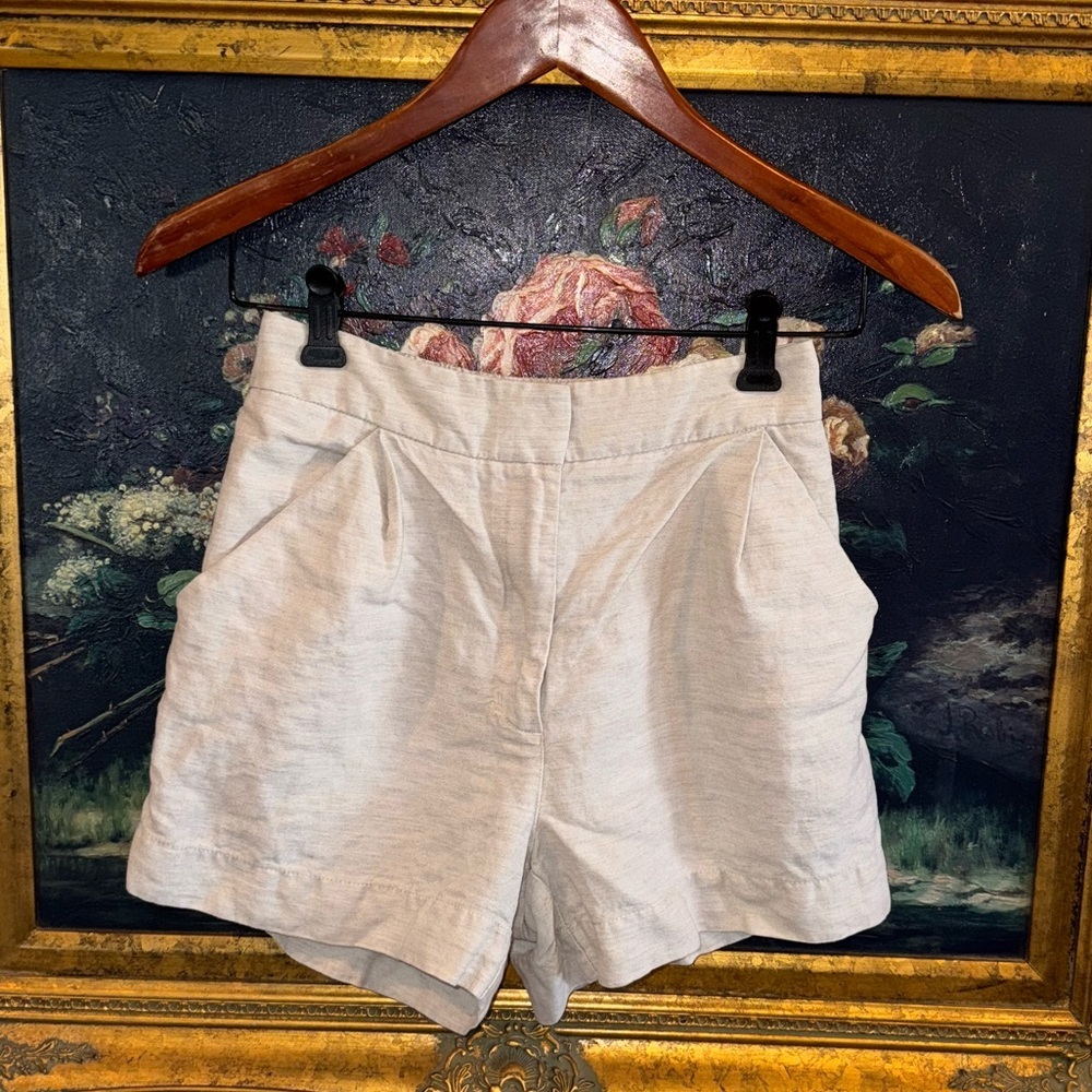 Wilfred Aritzia Cream High Waist 100% Linen Pleated Casual Shorts Size 2